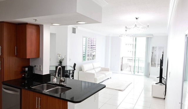 Luxury Condo Downtown West Palm Beach with Heated Pool, Steam Room and Jacuzzi