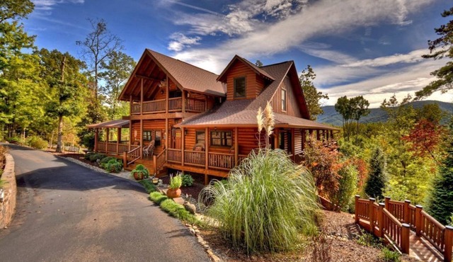 Luxury Mountain Lodge | Big Views, Game Room, Hot Tub, Fire Pit & Paved Access