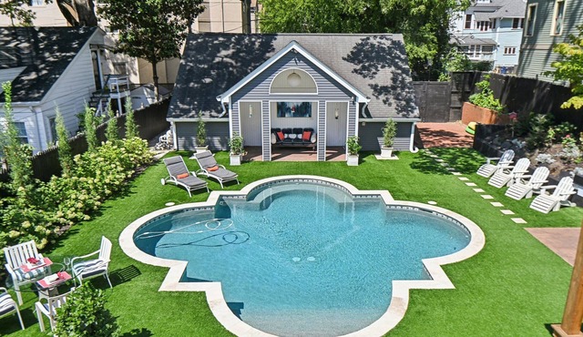 Luxury Spacious ATL Mansion. up to 18 beds 5 Bath, pool & sauna. near Piedmont