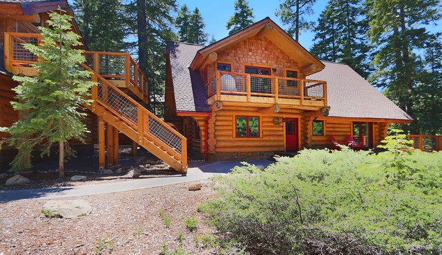 McKinney Creek Cabin - Total of 5 bedrooms, 3 baths - Walk to Chambers