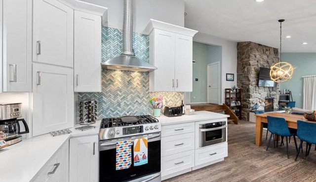 MICHIANA: Incredible lake views, hot tub, fireplace and beach access.