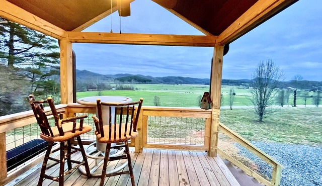 Million Dollar View with Cedar Sauna, Hot Tub and Cold Plunge Tub