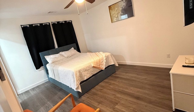 Modern luxe townhome -15 minutes away from downtown