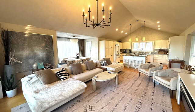 Modern Luxurious House/Sauna/HotTub/Fire Pit/Garden/Cinema Room-10 min to Town