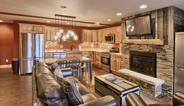 Mountain Villa 342 H | Gas Fireplace | Walk to Slopes | 3 Bedroom