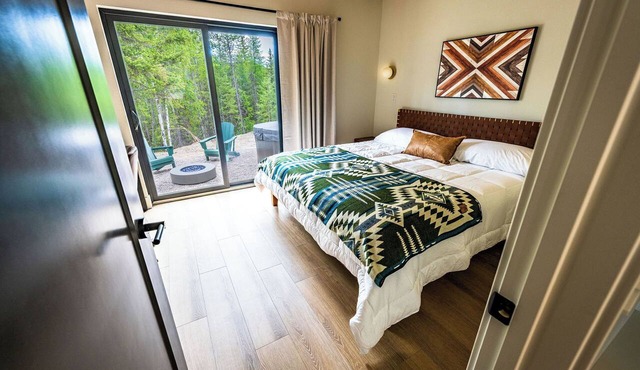 NEW 9-cabin micro-resort, Full Buy Out-private, 2 hot tubs, 2 saunas,sleeps 24