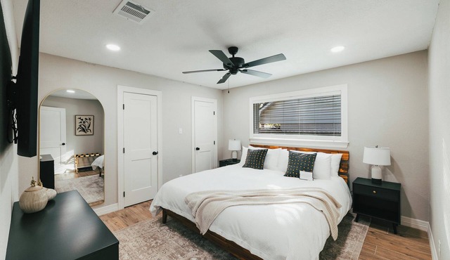 NEW Modern 5BR - Mins drive to Texas A&M