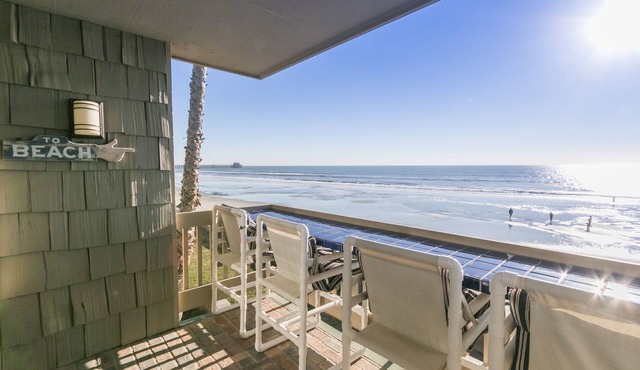NEWLY REMODELED INSIDE AND OUT - TAMI'S OCEANSIDE BEACHFRONT COTTAGE