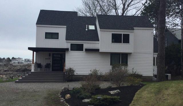Ocean front, quiet remote area minutes from Downtown York and Ogunquit