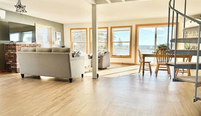 Oceanfront Cottage `Driftwood`- 3-bed - 2 Bath