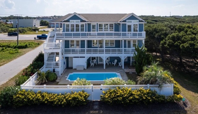 Oceanside, Pool, Walk to Beach! Pet Friendly!