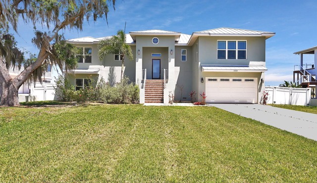 Open for 2025 Scallop Season! Waterfront, 4-bedroom house in Crystal River