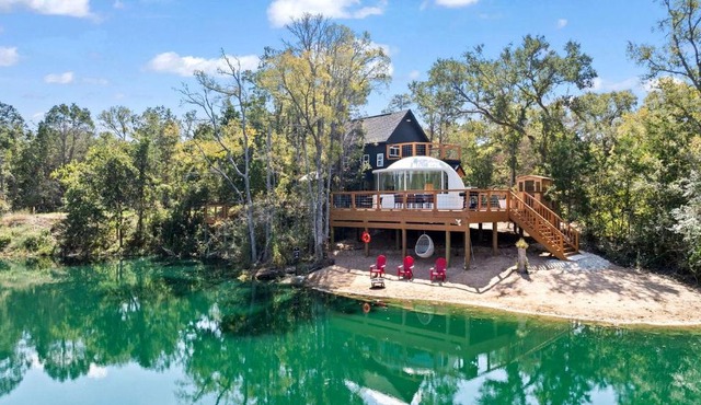 Outstanding Luxurious Dome with Mini Golf, Outdoor Bath, Sauna and Lake Views in Elgin, Texas