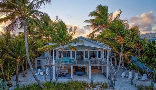 P04 - Beach Front Estate with Pool and 6 bedrooms