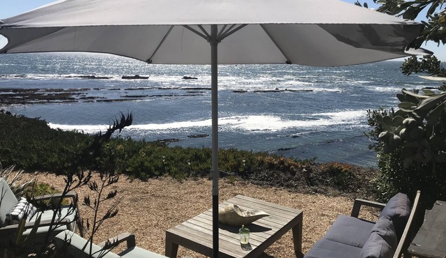 PANORAMIC OCEANFRONT PROPERTY ~ SEA GLASS COTTAGE!