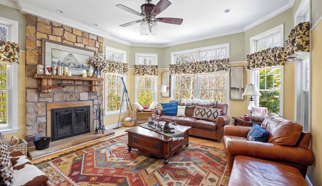Peaceful 5-BR Escape Near Stratton