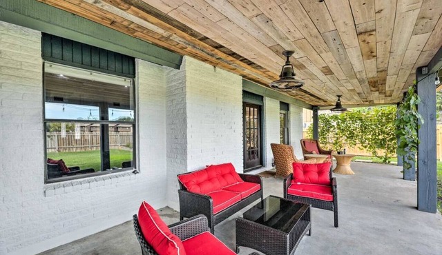 Pet-Friendly Lockhart Home With Private Yard!