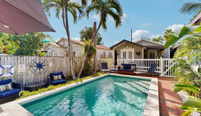 Pool, Pet-friendly, Bicycles and 5 min walk to Beach