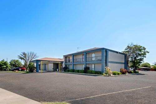 Quality Inn Plainview in Plainview