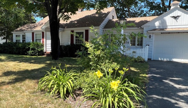 Quiet, convenient house in town and yet near the river and trails. kayaks/canoe.