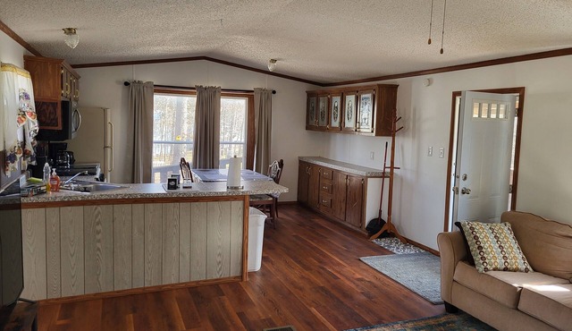 Quiet. Relaxing. Deck, carport & fire pit. Free ice. 3 miles to lake.