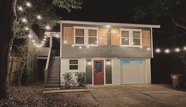 Red Door Studio, Steps from Dauphin Street