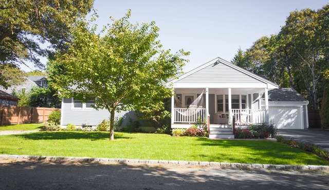 Relax by Oak Bluffs Harbor, enjoy your 3-bedroom East Chip retreat