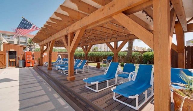 Relaxing , Great Location, 3 Minute Walk To The Beach 2 Bedroom Condo by RedAwning