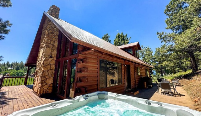 Runway Cabin Retreat With Private Hot Tub!
