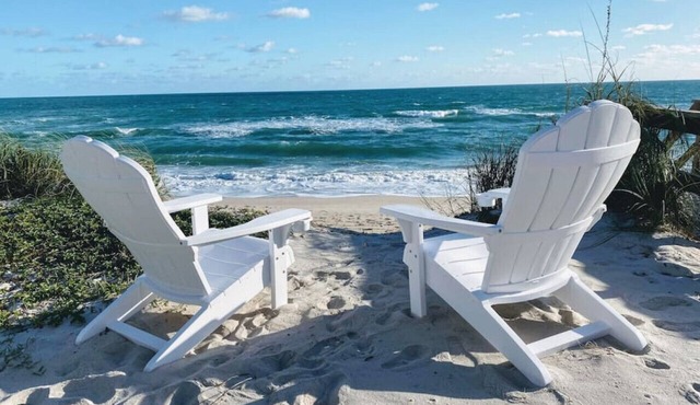 Rustic Beach Front Home - 6 Bedrooms - Private Beach Access - Large Groups