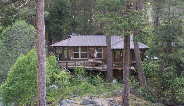 Secluded Riverfront Paradise-the Tailwater House: not the average rental.