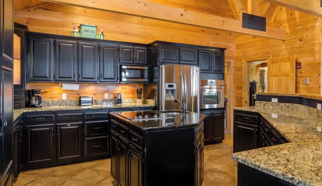 SECLUDED-SPACIOUS-STUNNING MTN VIEWS-MASTER ON MAIN-POOL TABLE-ARCADE-FIRE PIT