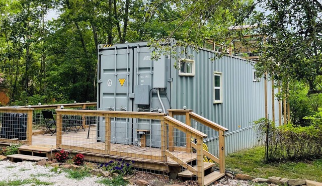 Serene container tiny home with 1 bedroom and WiFi, AC in scenic Garfield