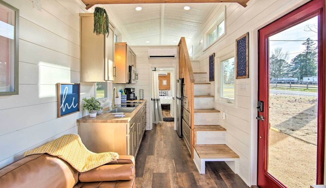 Shared Dock & Lake Access: Daingerfield Tiny Home