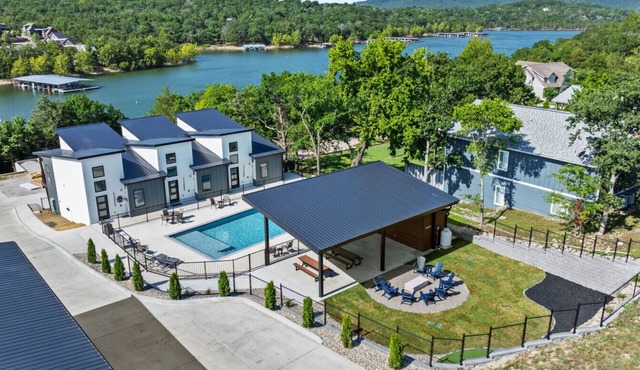 Sleeps 20|On Table Rock Lake + Pool + Arcade