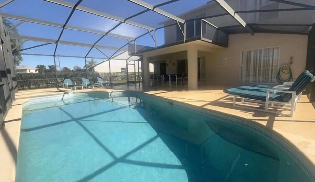 South Facing W/Private Pool & Spa