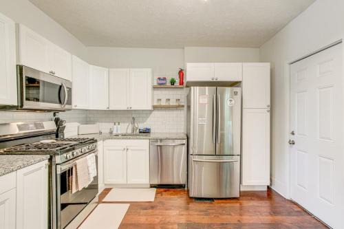 Southern Orchards Zen- 1 Gig WiFi, Full Kitchen, Quiet