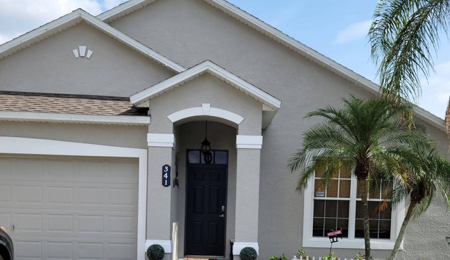Spacious 3 bed/2 bath villa with private pool, minutes to Orlando attractions.