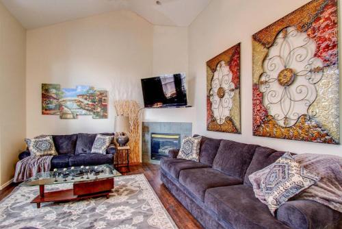 Spacious 4BR with EV Charger and Hot Tub