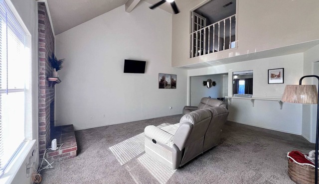Spacious Extended-Stay Townhome | Cook & Relax! in Plainview