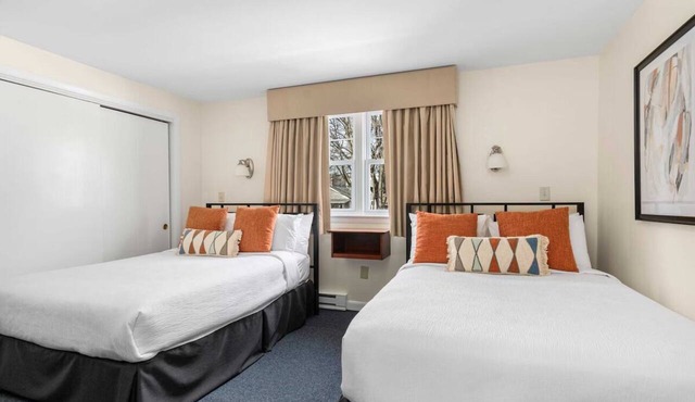 Spacious Good-Value Accommodation | w/Full Kitchen & Minutes to Peabody Museum