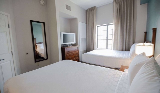 Spacious Good-Value 2BR Accommodation! Free Breakfast, Pet-friendly Property!