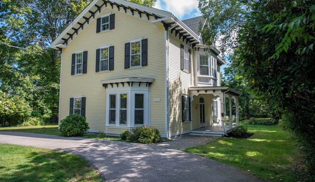 Spacious historic home close to multiple beaches and walkable restaurants.