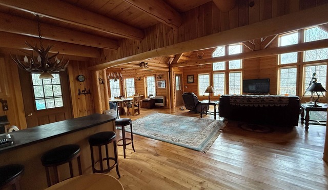 Spacious Riverside Cabin Near Sugarloaf – Perfect for Family Getaways