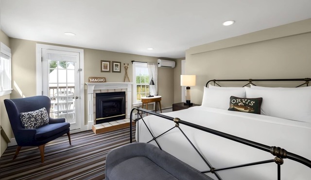 Spacious Suite Perfect for Relaxation in Manchester | Pool, Restaurant, Bar