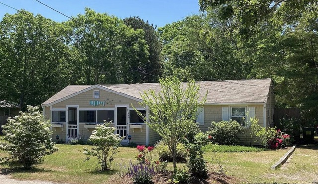 Spacious Updated Home, 8 minute walk to beach, under new ownership as of 2022