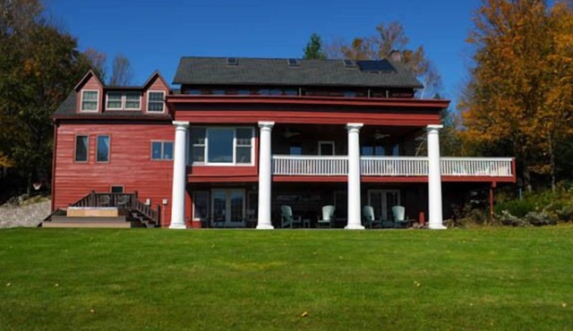 Start thinking about Fall Foliage! Hot tub, fabulous kitchen, views everywhere!