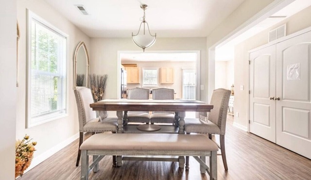 Stylish Kannapolis Duplex King Beds, Full Kitchen & Backyard BBQ