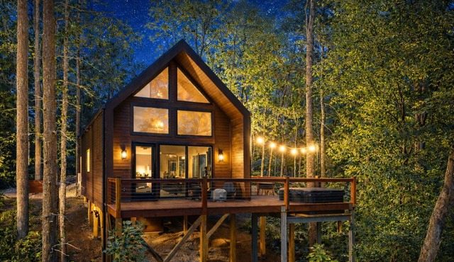 The Hightower Cabin | 37 Acres | Hot Tub | 2 Kings | Pickleball | Mountain Views | <30 minutes to Helen | Book Multiple Cabins for Larger Groups