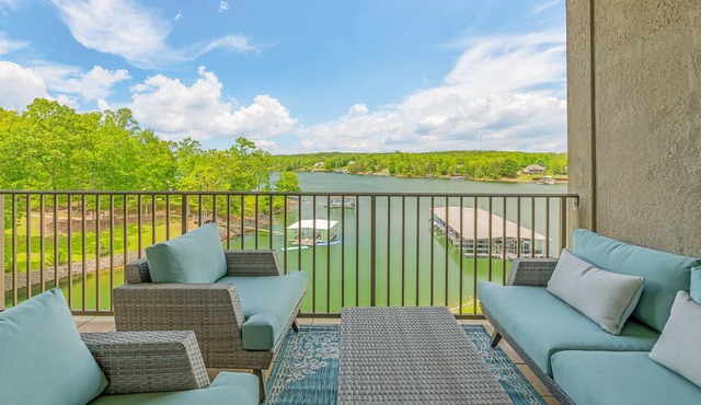 Third floor! Includes a private boat slip. Community pool! in Jasper